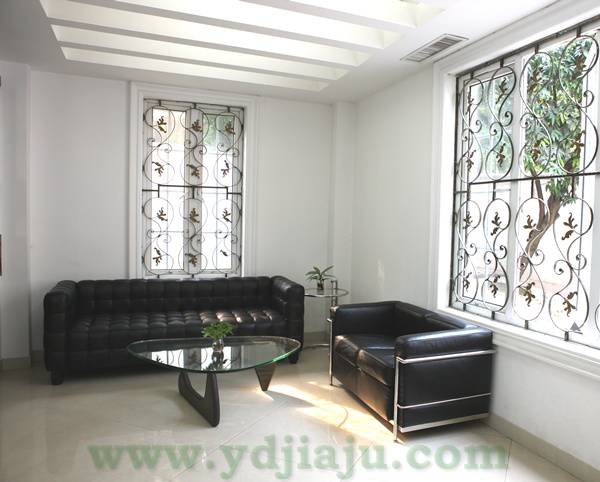 柯布西耶真皮沙发 Le Corbusier Sofa 场景图片