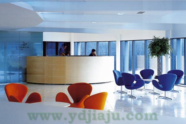 天鹅椅 Arne Jacobsen Swan Chair