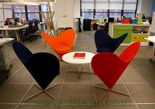 心型椅子(Verner Panton Heart Shaped Cone Chair)场景图片5