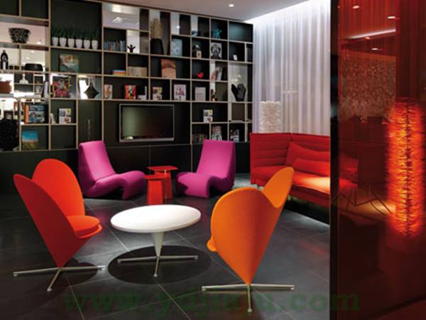 心型椅子(Verner Panton Heart Shaped Cone Chair)场景图片7