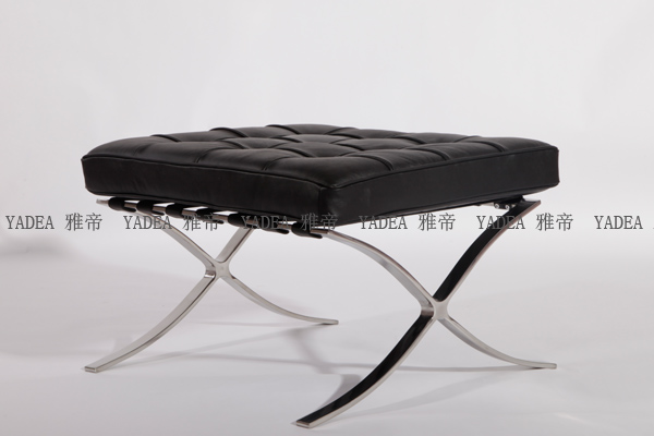 黑色巴塞罗那椅(Barcelona Chai in Black Leather)