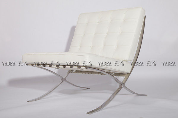 白色巴塞罗那椅(Barcelona Chair in red leather)