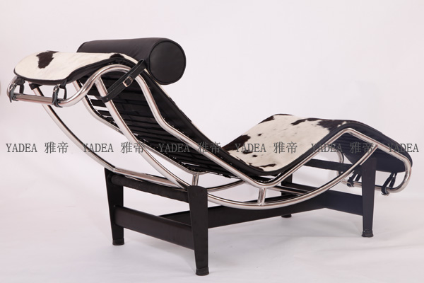 黑白棕奶牛皮柯布西耶躺椅
