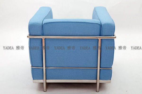 浅蓝色羊毛绒布沙发