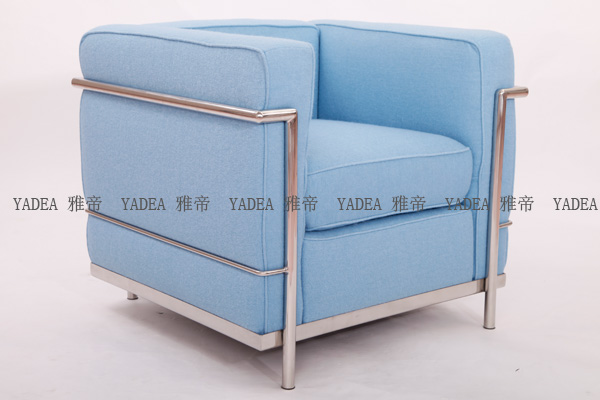 浅蓝色羊毛绒布沙发