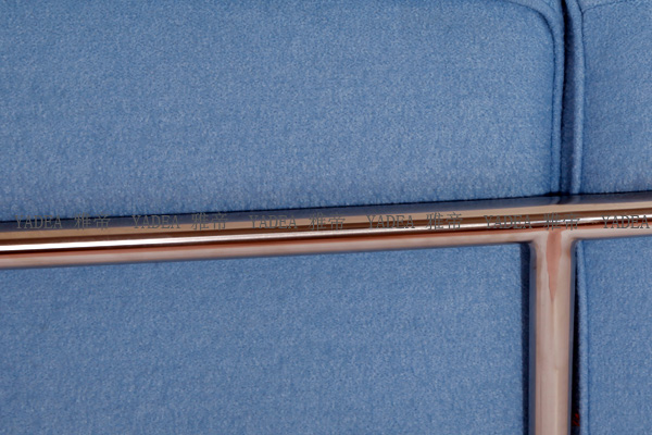 浅蓝色羊毛绒布沙发