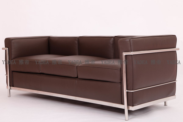 侧面图 柯布西耶沙发