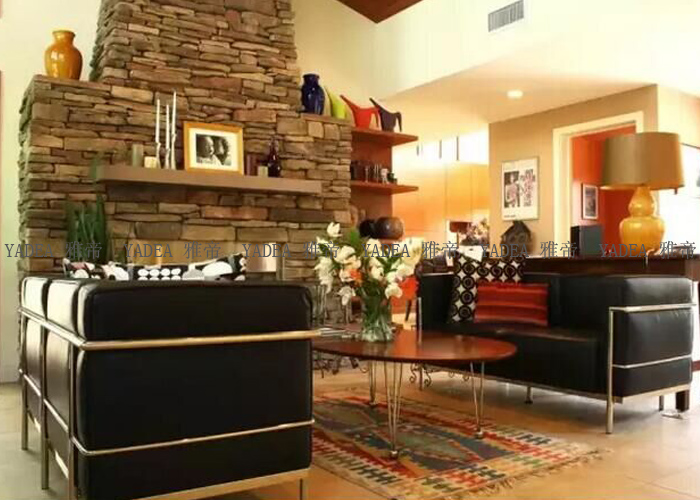 柯布西耶设计的真皮沙发(Le Corbusier Sofa)