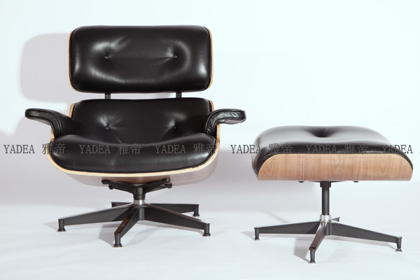 核桃木贴皮的<a href='http://www.ydjiaju.com/Products/EamesLoungeChair.html' class='keys' title='点击查看关于伊姆斯休闲椅的相关信息' target='_blank'>伊姆斯休闲椅</a>（walnut Eames Lounge Chair）