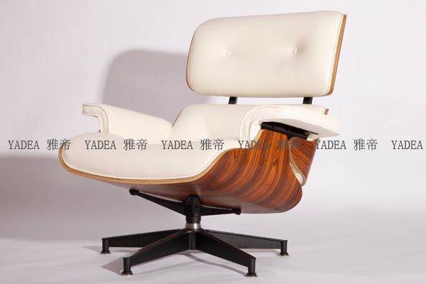 白色伊姆斯休闲椅（Eames Lounge Chair In White Leather）