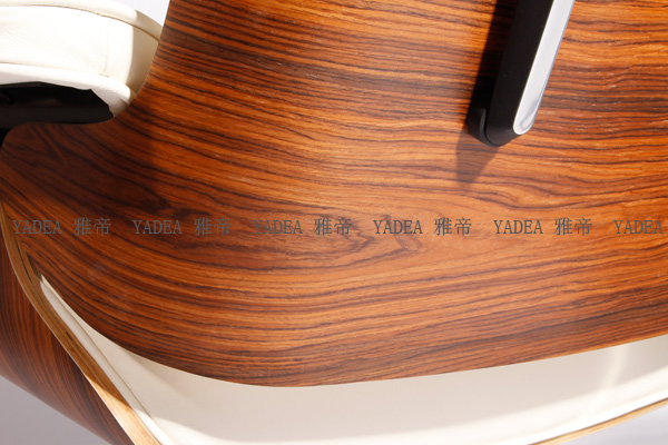 白色伊姆斯休闲椅（Eames Lounge Chair In White Leather）