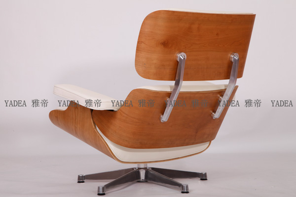维特拉版本的伊姆斯休闲椅(Eames Lounge Chair — Vitra Version)
