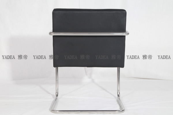 简约椅子:新版布尔诺椅