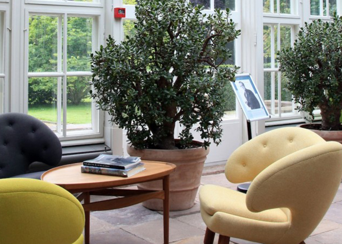 鹈鹕椅(Pelican Chair)