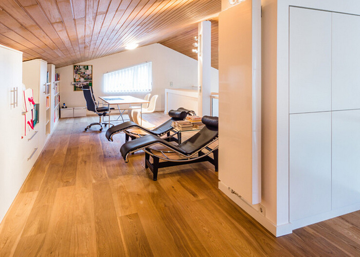 现代设计师设计的躺椅