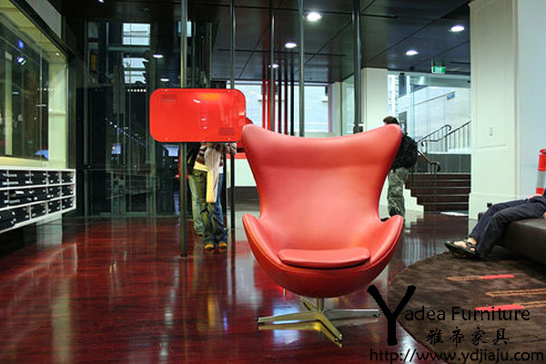 红色蛋椅