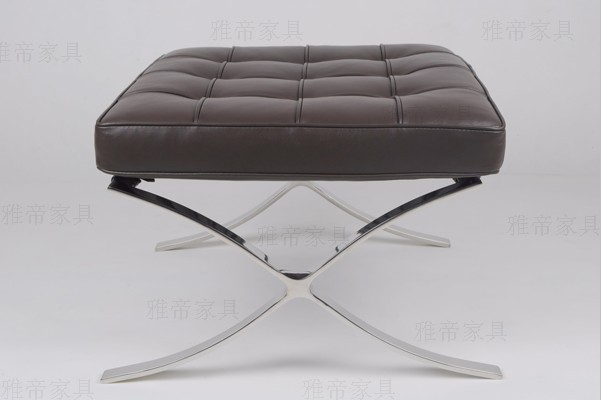 深棕色巴塞罗那椅子(Barcelona Chair In Dark Brown Leather)