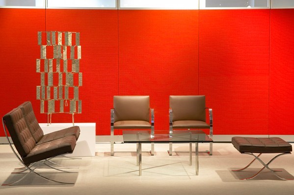 深棕色巴塞罗那椅子(Barcelona Chair In Dark Brown Leather)