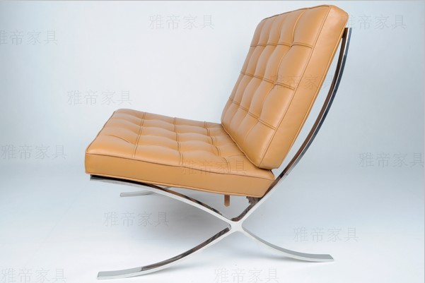 浅棕色巴塞罗那椅(Barcelona Chair in Light Brown Leather)