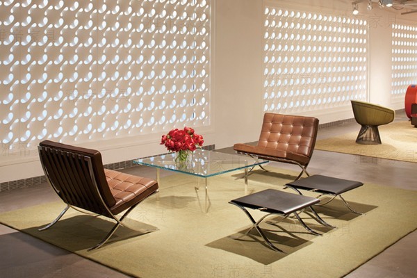 浅棕色巴塞罗那椅(Barcelona Chair in Light Brown Leather)