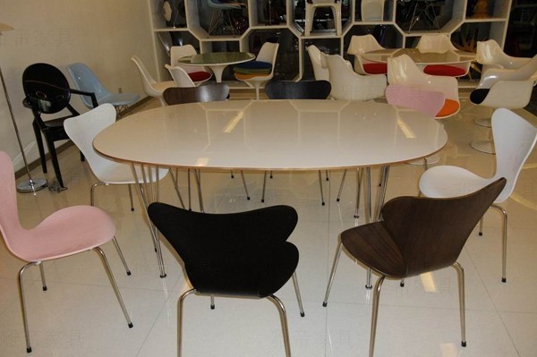 椭圆型餐桌(Elliptical Dining Table)