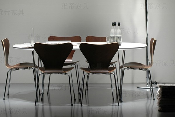 椭圆型餐桌(Elliptical Dining Table)