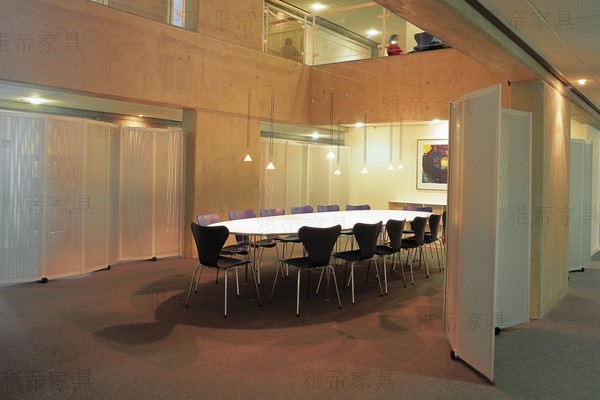 椭圆型餐桌(Elliptical Dining Table)