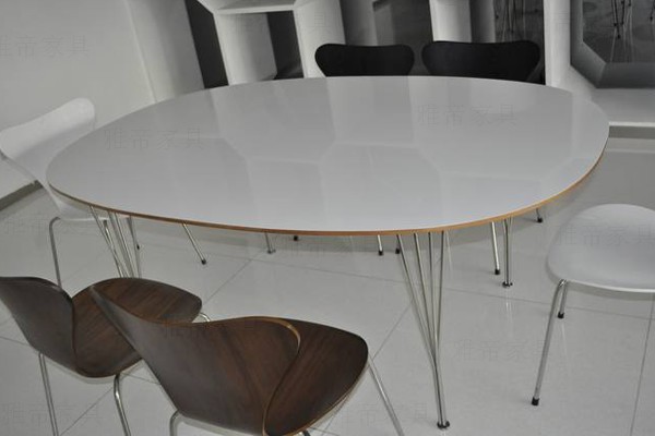 椭圆型餐桌(Elliptical Dining Table)