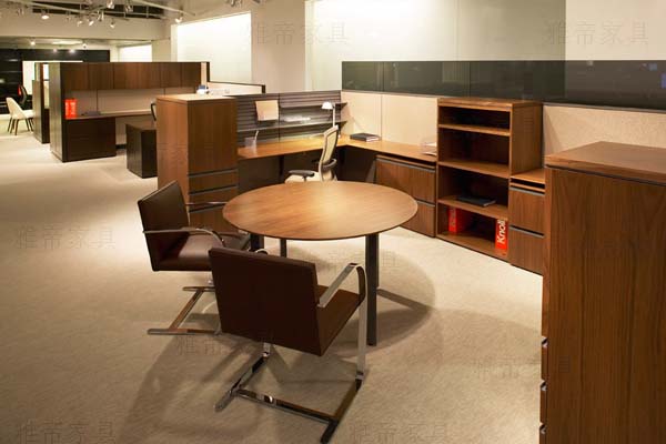 布尔诺椅子(Brno Chair)