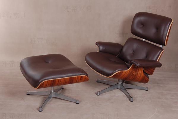 伊姆斯休闲椅（Eames Lounge Chair）