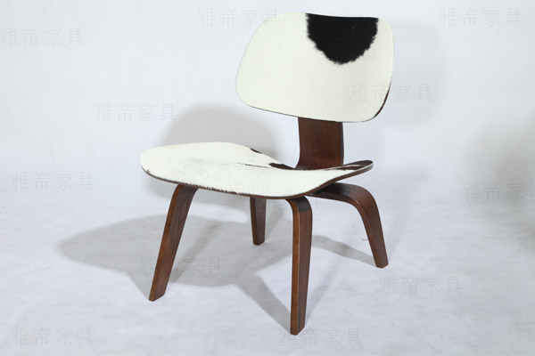 伊姆斯曲木休闲椅子(Eames Molded Plywood Lounge Chair)