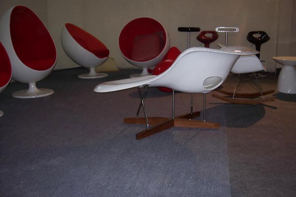 贝壳贵妃椅(Eames La Chaise) 贝壳贵妃椅(Eames La Chaise)