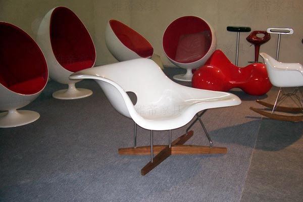 贝壳贵妃椅(Eames La Chaise) 贝壳贵妃椅(Eames La Chaise)