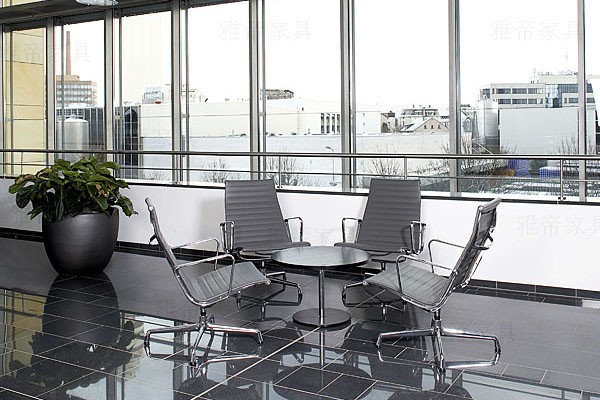 伊姆斯办公椅高背带头枕(Aluminum Executive Lounge Chair)