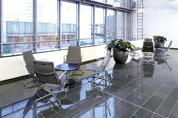 伊姆斯办公椅高背带头枕(Aluminum Executive Lounge Chair)