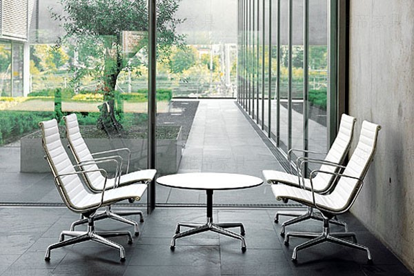 伊姆斯办公椅高背带头枕(Aluminum Executive Lounge Chair)