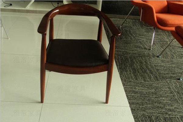 韦格纳实木扶手椅（Juliana Armchair）