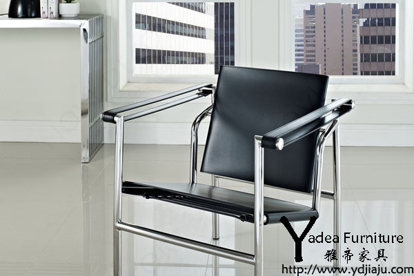 巴斯库兰椅(Basculant chair)