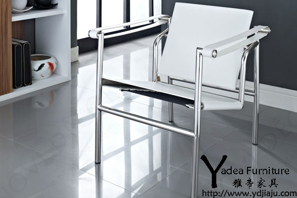 巴斯库兰椅(Basculant chair)