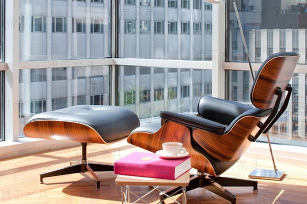维特拉版本的伊姆斯休闲椅(Eames Lounge Chair — Vitra Version)