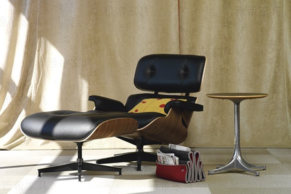 赫曼米勒版本的伊姆斯休闲椅（Eames Lounge Chair—Herman Miller Version)