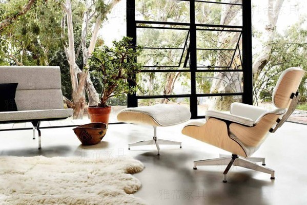白色伊姆斯休闲椅（Eames Lounge Chair In White Leather）