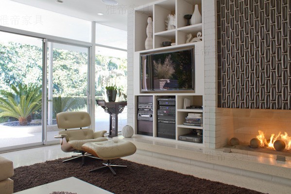 白色<a href='http://www.ydjiaju.com/Products/EamesLoungeChair.html' class='keys' title='点击查看关于伊姆斯休闲椅的相关信息' target='_blank'>伊姆斯休闲椅</a>（Eames Lounge Chair In White Leather）