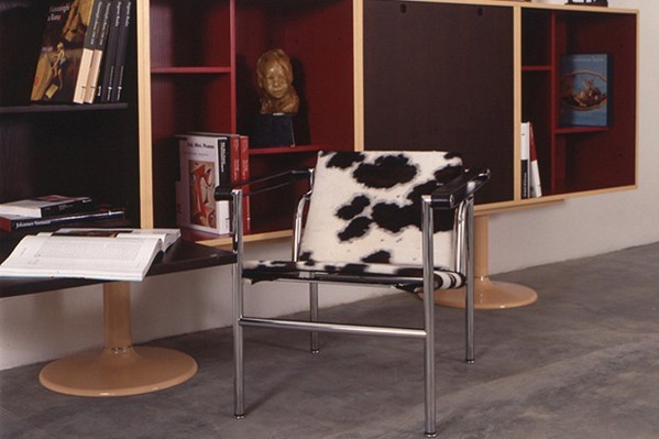 柯布西耶设计的扶手工艺椅 LC1 Sling Chair