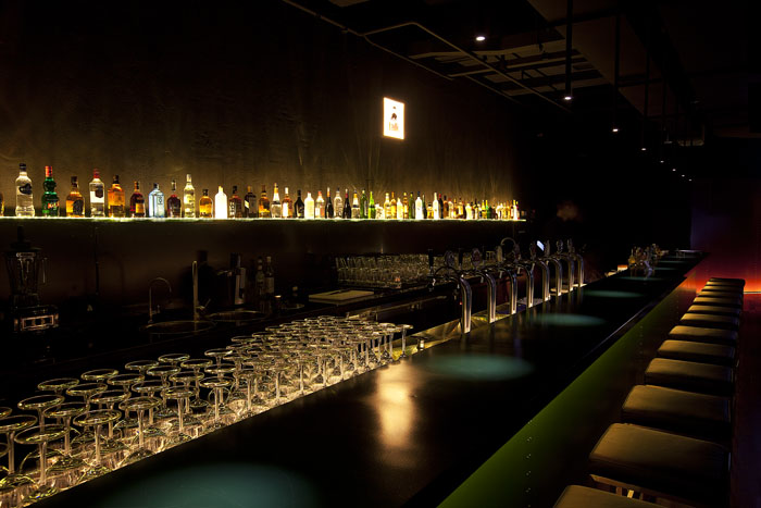 广州某酒吧工程配套家具1