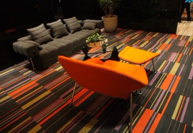 办公室装修设计:地面与家具风格的搭配技巧