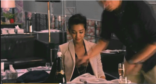 电影《我愿意》中出现的Corbusier Sofa