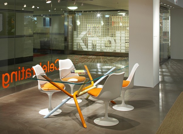 无扶手郁金香椅