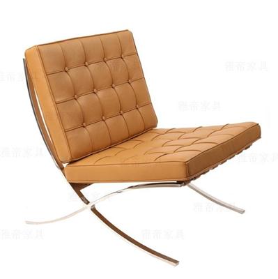 浅棕色巴塞罗那椅（in Light Brown Leather）