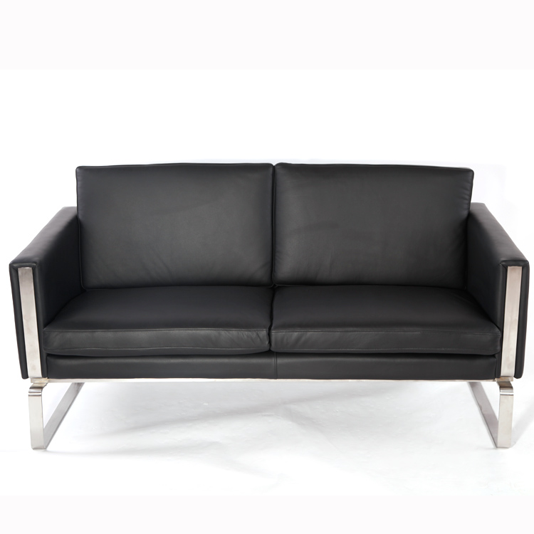 真皮沙发：Hans Wegner CH102 Sofa
